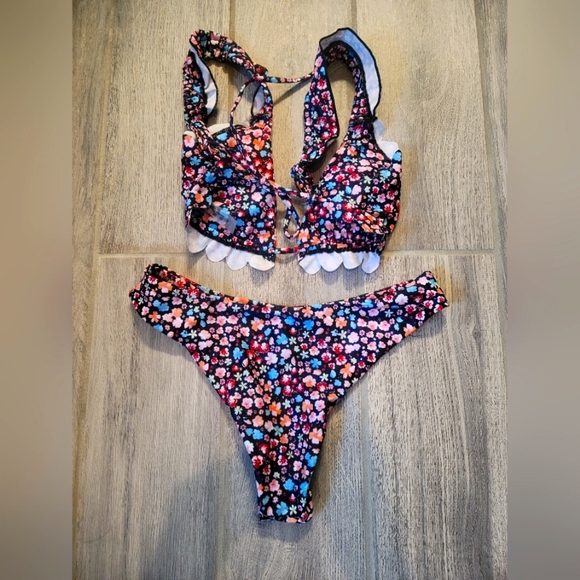 SHEIN triangle floral design cheeky bottom bikini Set size small - Picture 2 of 2